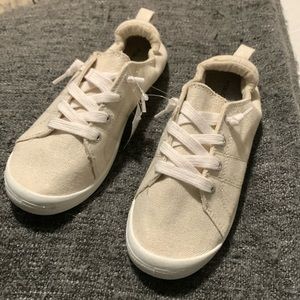 Maurices flat sneaker Size 8.5